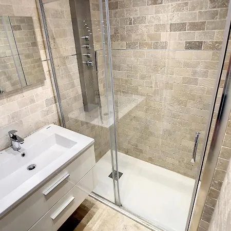 1 Bedroom Rue D'antibes , 1 Min From The Croisette, 5 Mins From The Palais 202 Appartement *